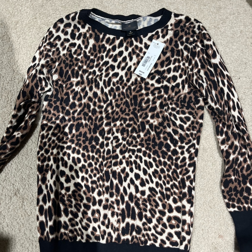 Leopard crew neck shirt size med new with tags. Definitely todays style